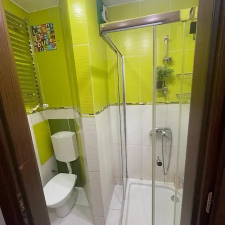 Big With 3 Bedroom In Center *
