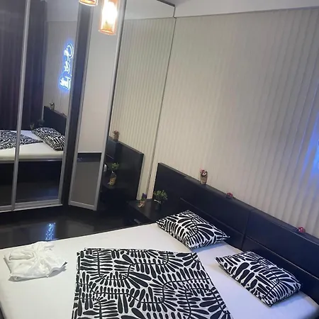 Big With 3 Bedroom In Center 布加勒斯特
