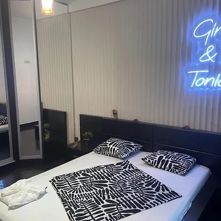 Big With 3 Bedroom In Center 布加勒斯特